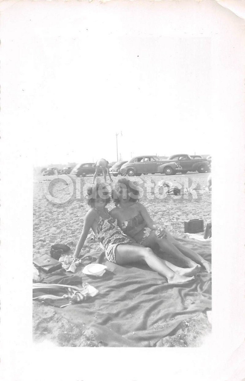 Lovely Swimsuit Babes Beach Day Vintage 1940s b&w Snapshot Photo #10