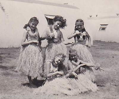 CUTE LITTLE HULA GIRLS COSTUMES VINTAGE WWII HAWAII MILITARY BASE SNAPSHOT PHOTO - K-townConsignments