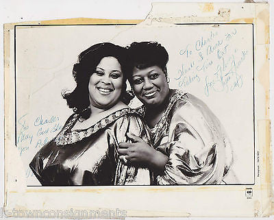 WEATHER GIRLS IZORA ARMSTEAD MUSIC VINTAGE AUTOGRAPH SIGNED STUDIO PROMO PHOTO - K-townConsignments