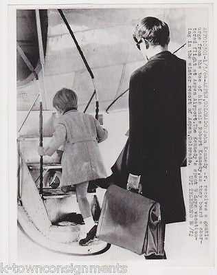 Bobby Kennedy & JFK John Kennedy Jr Aspen Colorado Airport Vintage Press Photo - K-townConsignments