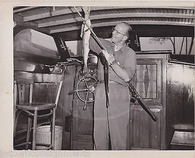 HOWARD HAMBURGER INQUIRER MAGAZINE FISHING BOAT CATCH VINTAGE NEWS PRESS PHOTO - K-townConsignments