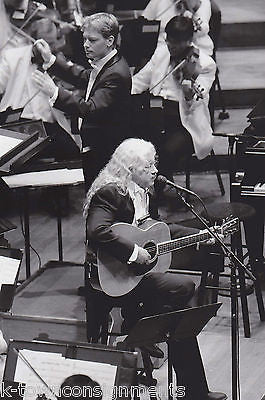 ARLO GUTHRIE & NARDOLILLO METROPOLITAN SYMPHONY VINTAGE STUDIO PROMO PHOTO - K-townConsignments