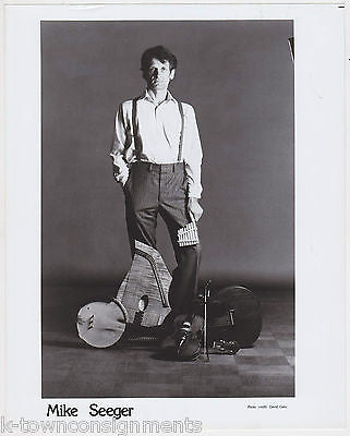 MIKE SEEGER AMERICAN FOLK MUSIC SINGER VINTAGE STUDIO PROMO PHOTO - K-townConsignments