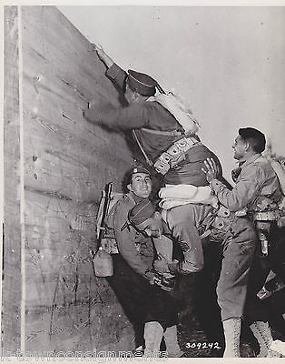 SOLDIER CLIMB WALL OBSTACLE COURSE FT McCLELLAN VINTAGE WWII MILITARY FILE PHOTO - K-townConsignments