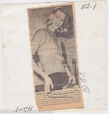 JULIAN FRANK NATIONAL AIRLINE BOMBER'S WIFE FLIGHT 2511 VINTAGE NEWS PRESS PHOTO - K-townConsignments
