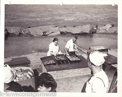 OUTDOOR GRILL LAKE MICHIGAN CHICAGO VINTAGE WWII SOLDIERS 1940s SNAPSHOT PHOTO - K-townConsignments