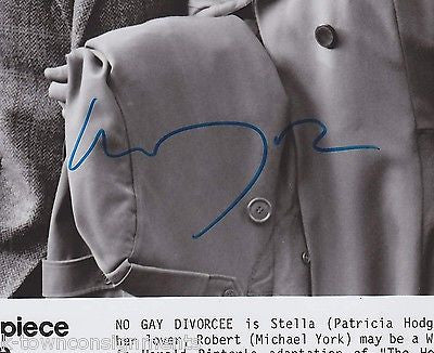 MICHAEL YORK HEAT OF THE DAY AUSTIN POWERS ACTOR VINTAGE AUTOGRAPH SIGNED PHOTO - K-townConsignments