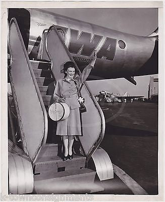 TWA TRANSWORLD AIRLINES CONSTELLATION AIRPLANE ARRIVAL VINTAGE PROMO PHOTO - K-townConsignments