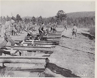27TH DIVISION RUNNING OVER MOAT FT McCLELLAN VINTAGE WWII MILITARY FILE PHOTO - K-townConsignments