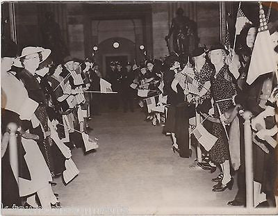 WWII AMERICANS WAVING FLAGS SENATE LAW OF NEUTRALITY VINTAGE FRENCH NEWS PHOTO - K-townConsignments