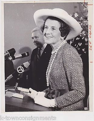 ROSE KENNEDY PROMOTING FLAME OF HOPE PERFUME LINE VINTAGE NEWS PRESS PHOTOGRAPH - K-townConsignments