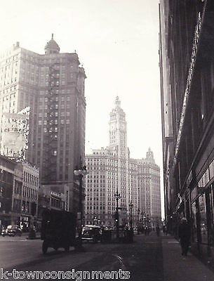 NORTH MICHIGAN AVENUE CHICAGO VINTAGE WWII SOLDIERS 1940s SNAPSHOT PHOTO - K-townConsignments