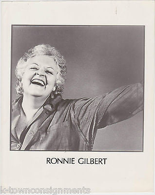 RONNIE GILBERT BLACKLISTED FOLK MUSIC SINGER VINTAGE STUDIO PROMO PHOTO - K-townConsignments