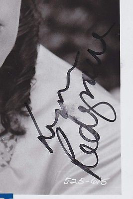 LYNN REDGRAVE BRISITSH MOVIE ACTRESS VINTAGE AUTOGRAPH SIGNED STUDIO PHOTO - K-townConsignments