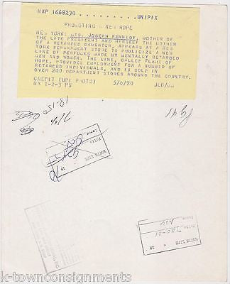 ROSE KENNEDY PROMOTING FLAME OF HOPE PERFUME LINE VINTAGE NEWS PRESS PHOTOGRAPH - K-townConsignments