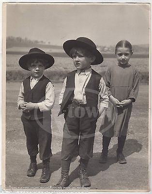 CUTE LITTLE AMISH BOYS & GIRL MENNONITE FARM KIDS VINTAGE OVER-SIZED PHOTOGRAPH - K-townConsignments