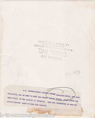 TWA AIRLINES NY SOCIALITE W/ PUPPY DOG & TOY POODLE VINTAGE NEWS PRESS PHOTO - K-townConsignments