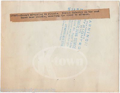 WWI FRENCH SOLDIERS ADVANCE ON DIXMUDE ANTIQUE NEWS PRESS PHOTOGRAPH - K-townConsignments