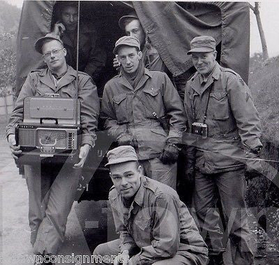 AMERICAN GI SOLDIERS WITH BELOVED ZENITH RADIO VINTAGE MILITARY SNAPSHOT PHOTO - K-townConsignments