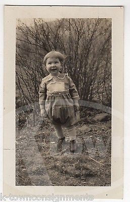 CUTE LITTLE GIRL IN UNUSUAL HOMEMADE DRESS VINTAGE AMERICANA SNAPSHOT PHOTO - K-townConsignments