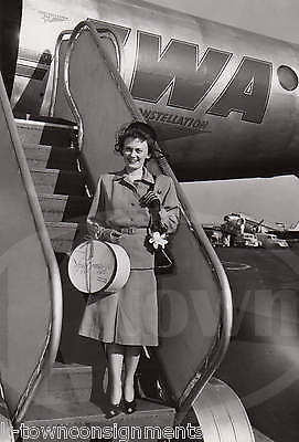 TWA TRANS WORLD AIRLINES CONSTELLATION FLIGHT LADY IN HOWARD HODGE NY HAT PHOTO - K-townConsignments