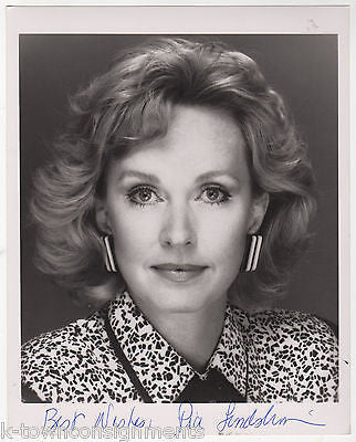 PIA LINDSTROM  SWEDISH JOURNALIST TV ACTRESS VINTAGE AUTOGRAPH SIGNED PHOTO - K-townConsignments