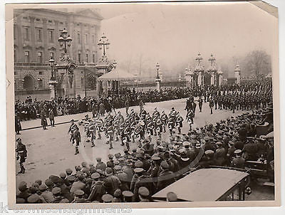 DOMINION DAY PARADE LONDON SCOTTISH ROYAL SALUTE BUCKINGHAM PALACE PRESS PHOTO - K-townConsignments