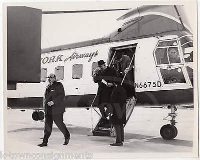 NEW YORK AIRWAYS BOEING VERTOL 107 HELICOPTER VINTAGE PRIEST LANDING PHOTOS - K-townConsignments