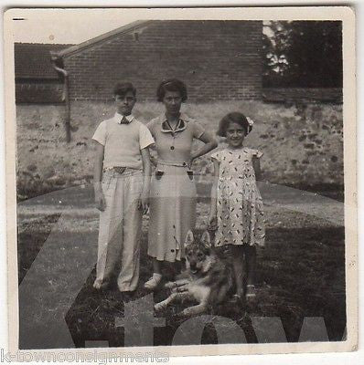 UNUSUAL HUSKEY FAMILY DOG BOY & GIRL VINTAGE AMERICANA SNAPSHOT PHOTOGRAPH - K-townConsignments
