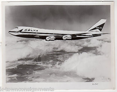 DELTA AIRLINES BOEING 747 JET AIRLINER VINTAGE AVIATION ADVERTISING PROMO PHOTO - K-townConsignments