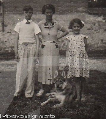 UNUSUAL HUSKEY FAMILY DOG BOY & GIRL VINTAGE AMERICANA SNAPSHOT PHOTOGRAPH - K-townConsignments
