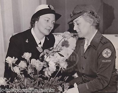 WWII WAVES WOMEN IN UNIFORM RED CROSS PEPSI CENTER SAN FRANCISCO PRESS PHOTO - K-townConsignments