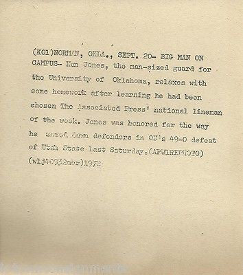 KEN JONES BIG MAN ON CAMPUS UNIVERSITY OF OKLAHOMA VINTAGE NCAA FOOTBALL PHOTO - K-townConsignments