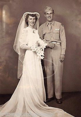 US AIR FORCE PILOT & HIS BEAUTIFUL WAR BRIDE VINTAGE WWII WEDDING PHOTOGRAPH - K-townConsignments