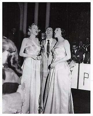 TONY PASTOR BETH & ROSEMARY CLOONEY VINTAGE FRANK DRIGGS STAGE PHOTO 1950 - K-townConsignments