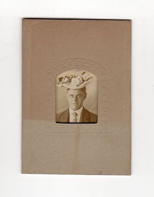 MAN IN A FANCY LADY'S HAT & CLOVER NECK TIE ANTIQUE PHOTO BOOTH FUN SNAPSHOT - K-townConsignments