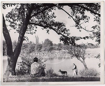 NEW YORK CENTRAL PARK WATERFRONT SCENE VINTAGE CANDID 8x10 SNAPSHOT PHOTO - K-townConsignments