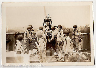 WWII AMERICAN ARTILLERY GIs FIRING GUNS VINTAGE WWII SNAPSHOT PHOTOS - K-townConsignments