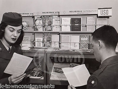 WAC MILITARY WOMAN USO RELIGIOUS TRACTS DISPLAY VINTAGE ARMY FILE PHOTO - K-townConsignments