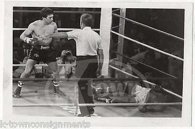 RAY BOOM BOOM MANCINI VS JOHNNY TORRES LAS VEGAS BOXING MATCH VINTAGE PHOTO - K-townConsignments