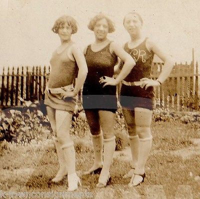 AFRICAN AMERICAN FLAPPER GIRLS DRESS UP FUN VINTAGE 1920s SNAPSHOT PHOTOGRAPH - K-townConsignments