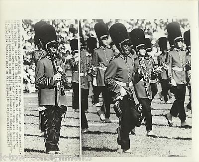 MARCHER WITH A PROBLEM GRENADIER BAND VINTAGE FOOTBALL PRESS PHOTO - K-townConsignments