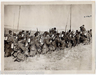 WWI FRENCH SOLDIERS ADVANCE ON DIXMUDE ANTIQUE NEWS PRESS PHOTOGRAPH - K-townConsignments