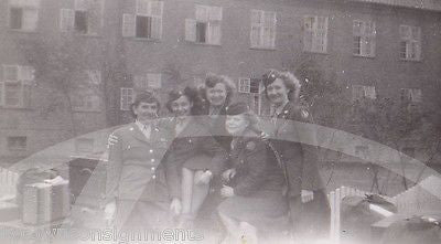 WAC MILITARY WOMEN IN UNIFORM GROUP SEND-OFF VINTAGE WWII SNAPSHOT PHOTOS LOT - K-townConsignments