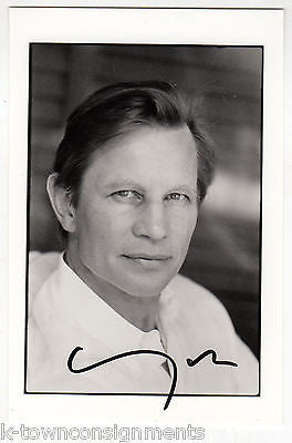 MICHAEL YORK ENGLISH STAGE & MOVIE ACTOR VINTAGE AUTOGRAPH SIGNED PHOTOGRAPH - K-townConsignments