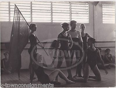 CUBAN BALLET GIRLS BALLERINA REHEARSAL VINTAGE CUBA LIFE SNAPSHOT PHOTO 6x9 - K-townConsignments