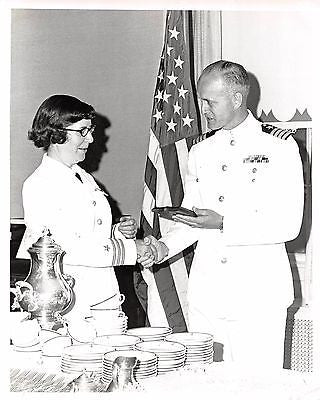 CORNELIUS MOUL RHODE ISLAND NAVAL BASE COMMANDER WARD TO NAVY WOMAN NEWS PHOTO - K-townConsignments