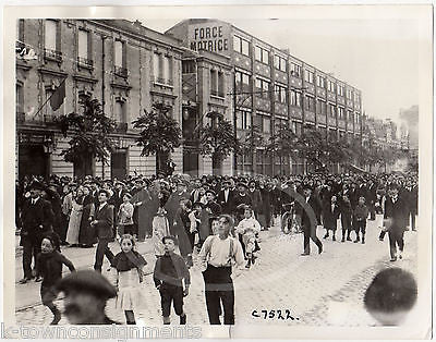 GERMAN BOMBS PARIS FRENCH STREET SCENE ANTIQUE NEWS PRESS PHOTOGRAPH 1914 - K-townConsignments