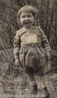 CUTE LITTLE GIRL IN UNUSUAL HOMEMADE DRESS VINTAGE AMERICANA SNAPSHOT PHOTO - K-townConsignments