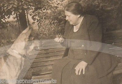 GERMAN SHEPHERD MIX DOG BEGGING FOR FOOD VINTAGE AMERICANA SNAPSHOT PHOTOGRAPH - K-townConsignments